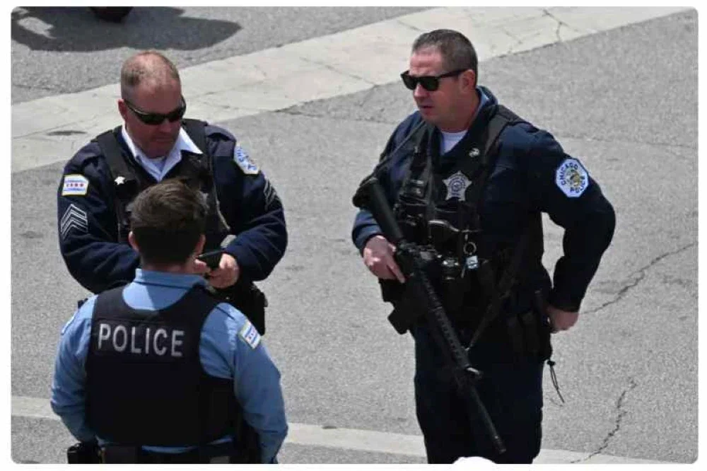 Polis Chicago ketika mengadakan operasi siasatan. Foto: Agensi