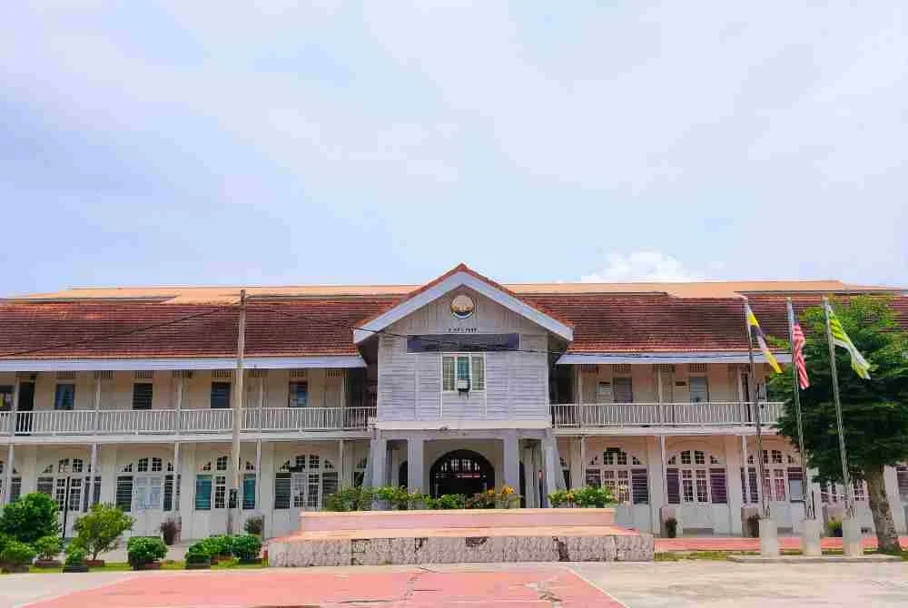 Madrasah Idrisiah berkembang sebagai institusi pendidikan Islam yang melahirkan generasi berilmu dan tokoh agama.