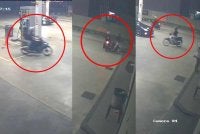 Tangkap layar rakaman CCTV memaparkan adegan curi motosikal membabitkan dua remaja yang dikongsi di media sosial.