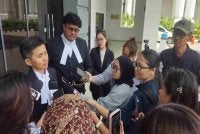 Petugas media menjalankan tugas membuat liputan sepanjang prosiding inkues Zara Qairina berlangsung di Mahkamah Kota Kinabalu.