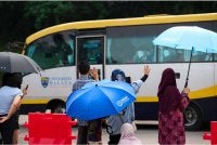 Pentadbiran Universiti Malaya (UM), digesa tidak mengenakan tindakan tatatertib terhadap seorang pelajar universiti itu yang mengkritik tindakan orang ramai menderma kepada Datuk Seri Najib Razak bagi tujuan tahanan di rumah.