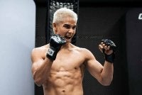 Johan Ghazali kembali meraih kemenangan di pentas ONE Championship selepas mengalahkan Diego Paez. - FOTO: FB Johan Ghazali