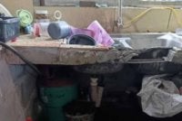 Keadaan dapur di sebuah rumah selepas bom ikan dihasilkan oleh seorang lelaki meletup. 
