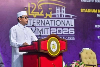 Muhammad Khalil ketika berucap sempena Majlis Perasmian Terengganu International Summit 2026 yang berlangsung di Stadium Negeri, di Kuala Terengganu, pada Jumaat.