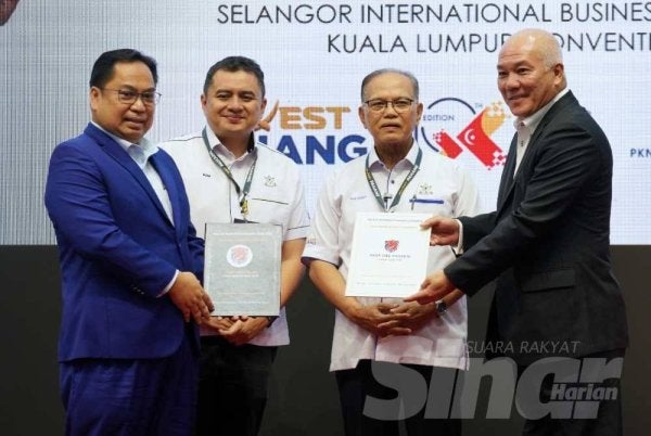 Sebanyak 12 perjanjian pelaburan dimeterai melibatkan RM421 juta. Foto Rosli Talib