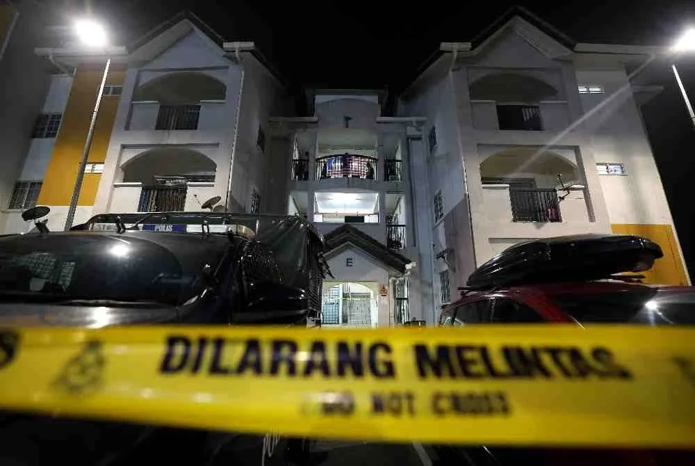 Pemandangan sekitar kediaman di Kuarters Lapangan Terbang Antarabangsa Kuala Lumpur (KLIA) di sini, lokasi seorang pegawai wanita Jabatan Kastam Diraja Malaysia (JKDM) ditemukan maut dipercayai dibunuh suaminya - Foto Bernama.