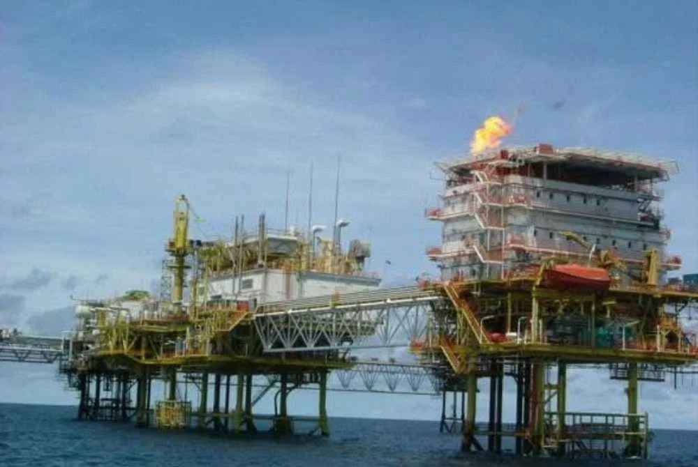 Terengganu mempunyai asas minyak dan gas, petrokimia, kejuruteraan luar pesisir dan industri maritim, khususnya sekitar Kerteh dan Kemaman