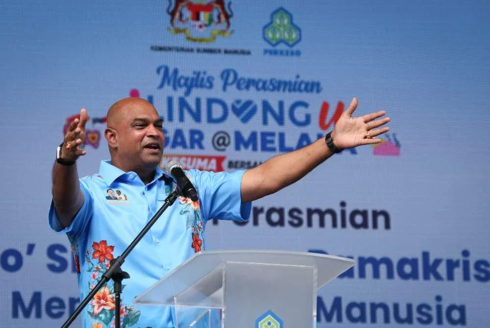 Ramanan menyampaikan ucapan pada perasmian Program i-Lindung u-Gegar @ Melaka di Dataran Keris, Melaka pada Sabtu. Foto: Bernama