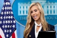  Katie Zacharia meletakkan jawatan sebagai Setiausaha Akhbar White House selepas kurang lima hari memegang jawatan itu susulan kritikan berterusan terhadap prestasi serta kelayakannya.