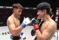 Nadaka (kanan) berjaya menumbangkan Rifdean menerusi TKO pada pusingan kedua.