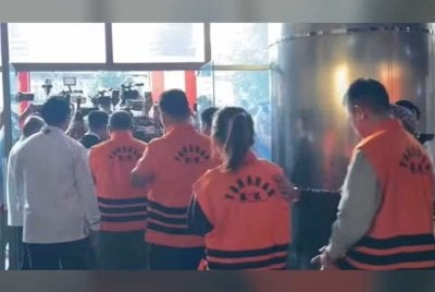 Lima individu ditahan berhubung dakwaan rasuah membabitkan dana kecemasan bencana dan kontrak perolehan di Indonesia. Gambar: Instagram/official.kpk