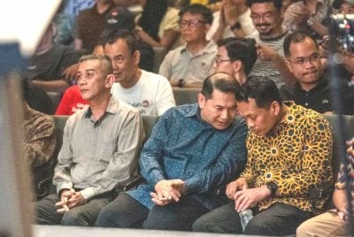 Rafizi dan Nik Nazmi mengambil alih parti Bersama yang dahulunya dikenali sebagai Malaysian United Party (MUP) pada 17 Mei lalu sebagai platform politik baharu. - FOTO: Facebook Nik Nazmi Nik Ahmad.
