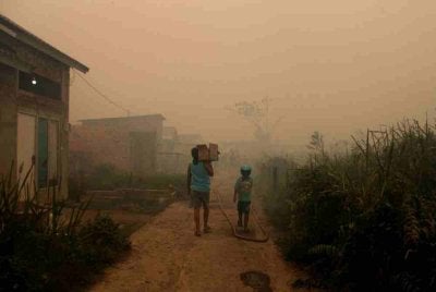 Sumatera Selatan adalah antara enam wilayah yang diberi keutamaan oleh Indonesia bagi mencegah dan menangani kebakaran hutan dan tanah. Foto: AFP