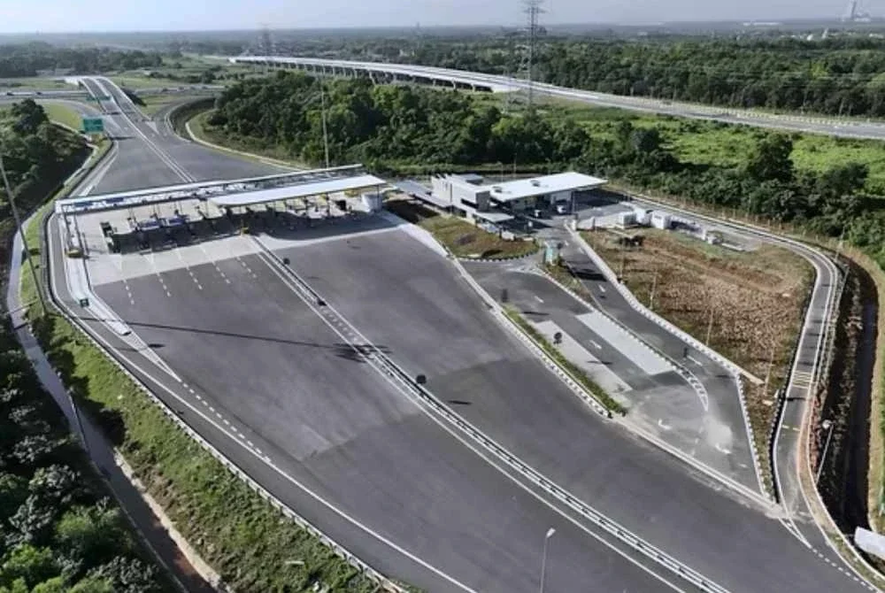 Melaka harap kerajaan Persekutuan dapat meluluskan projek WCE bagi menghubungkan bandar-bandar di pesisir pantai menerusi lebuh raya dari Banting atau KLIA hingga ke Gelang Patah. - Gambar hiasan