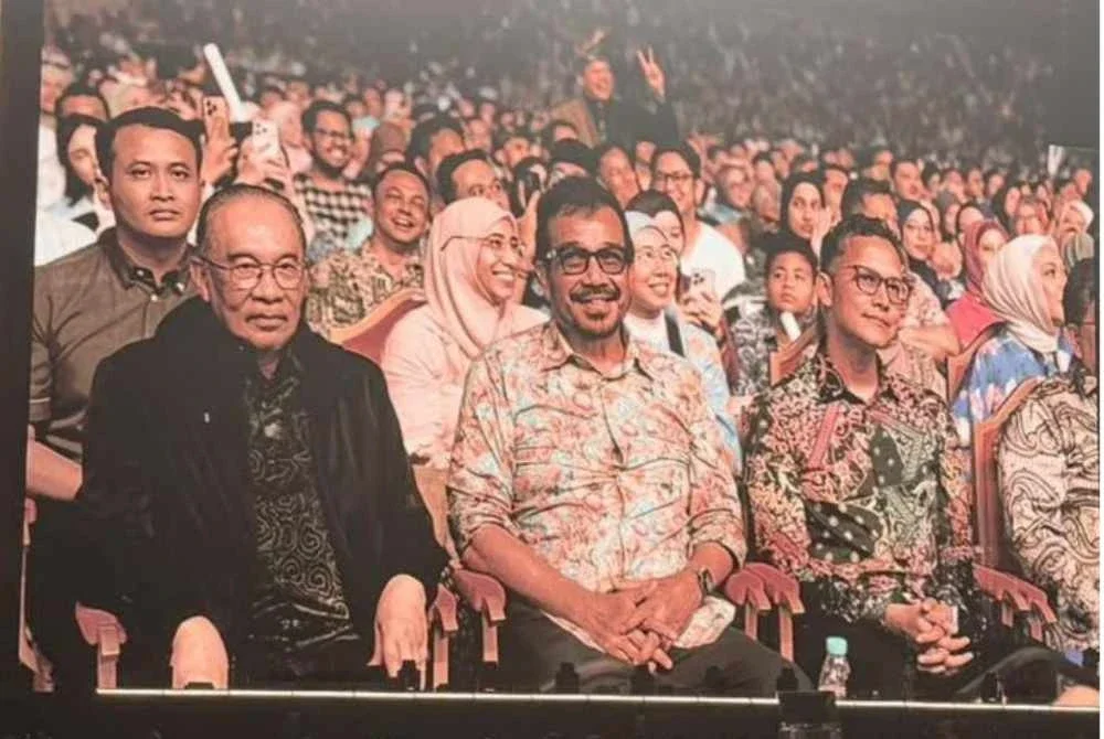 Siti Nurhaliza ketika di sela konsert berkata, kehadiran Anwar dan barisan menteri Kabinet lain amat dihargai meskipun memiliki jadual kerja yang padat.