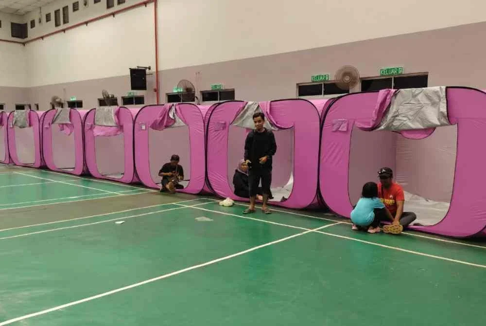 Seramai 26 mangsa daripada lapan keluarga dipindahkan ke PPS di Dewan Lembah Keriang, Changlun.