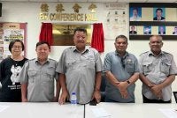 Barisan kepimpinan PAJPBM bergambar sebaik selesai sidang akhbar baru-baru ini.