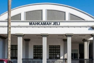 Perintah reman itu dikeluarkan oleh Majistret Tun Faez Fikhrie Tun Asrul Saini.