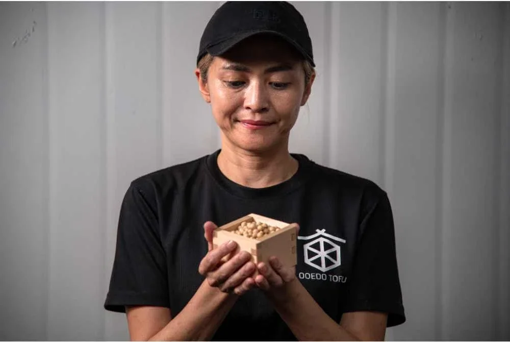 Ooedo Tofu menggunakan kacang soya tulen yang ditanam secara tradisional dan diimport dari Jepun.