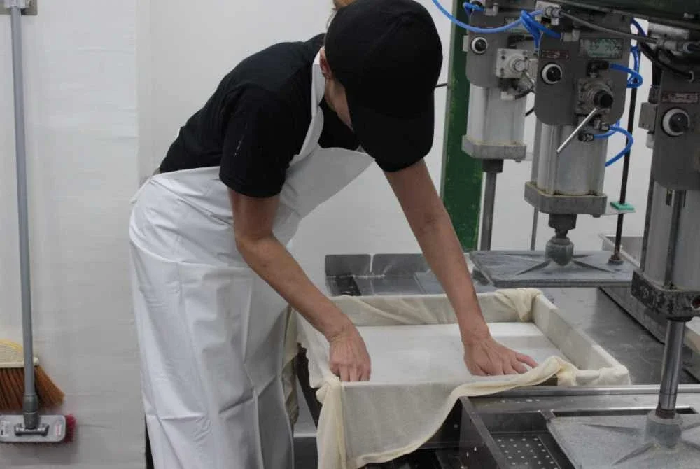 Mariko terlibat secara langsung dalam penghasilan produk tofu premium syarikatnya yang menggunakan bahan mentah diimport khas dari Jepun.
