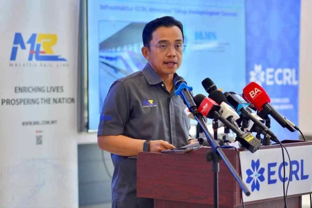 Darwis ketika sidang media pengumuman struktur tambang ECRL di Gombak pada Isnin. Foto : Sinar Harian / Asril Aswandi Mohd Syukur.