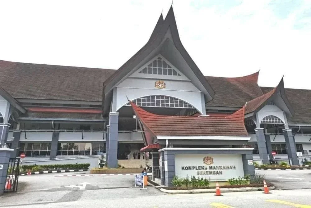 Mereka memfailkan permohonan komital itu menerusi Tetuan Halim & Ismail dengan menamakan Menteri Besar, Datuk Ismail Lasim dan 10 Exco dan enam pihak selaku orang-orang yang menghina mahkamah yang dicadangkan. Gambar hiasan