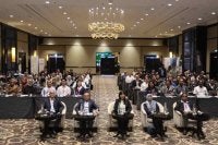 Yu Man bersama para peserta 'PATA Malaysia Inter-State Tourism Networking Forum and Pahang Domestic Travel Mart 2026' di Kuantan pada Isnin.