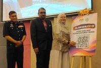 Salbiah menyempurnakan pelancaran Kod QR Pusat Maklumat Keganasan Rumah Tangga sempena Majlis Perasmian Wonderful Life Program Kesedaran Keganasan Rumah Tangga JKM Perak Tahun 2026 di Ipoh pada Isnin.