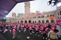 Aktiviti kecergasan mewarnai KLWRF 2026 di Dataran Merdeka, Kuala Lumpur.