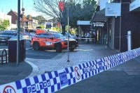 Lokasi kejadian dipasang garisan polis selepas Ahli Parlimen bebas Australia, Helen Haines dilanggar sebuah kereta di luar pejabatnya di Wangaratta. Foto AFP