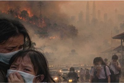 Jerebu rentas sempadan bukan sahaja mengancam kesihatan awam, malah menjejaskan ekonomi dan menguji hubungan diplomatik antara negara di Asia Tenggara. Foto hiasan janaan AI