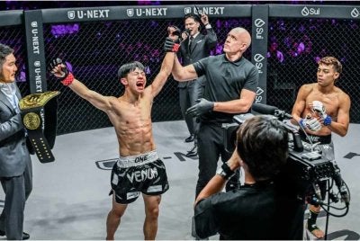 Nadaka mempertahankan rekod tanpa kalahnya selepas menewaskan Rifdean dalam kelas atomweight di Tokyo pada Sabtu. FOTO: ONE Championship