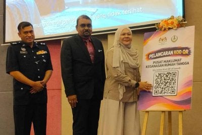 Salbiah menyempurnakan pelancaran Kod QR Pusat Maklumat Keganasan Rumah Tangga sempena Majlis Perasmian Wonderful Life Program Kesedaran Keganasan Rumah Tangga JKM Perak Tahun 2026 di Ipoh pada Isnin.
