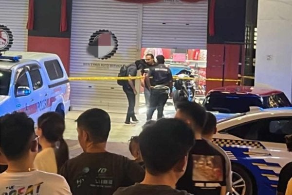 Polis menyerbu sebuah kedai tayar di Jalan Merbau, Butterworth dan menahan enam lelaki dipercayai terlibat kes dera seorang wanita Indonesia.