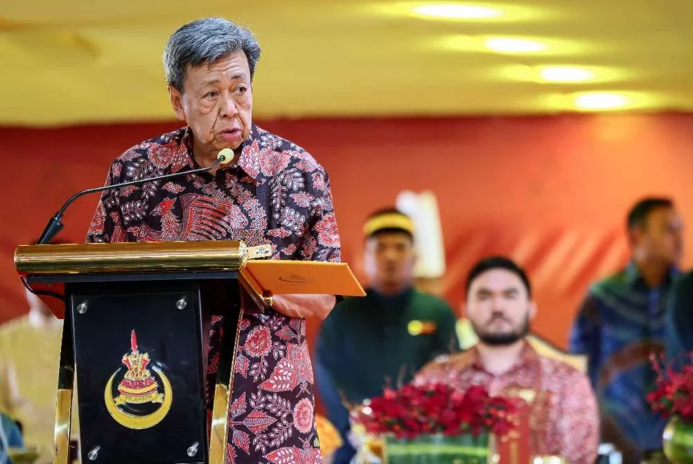 Sultan Sharafuddin Idris Shah berkenan bertitah pada Majlis Jamuan Teh Diraja Bersama Kerabat Diraja Selangor sempena Sambutan Jubli Perak Pemerintahan Sultan Selangor Tahun 2026 di Padang Mahkota, Istana Alam Shah. Foto Bernama