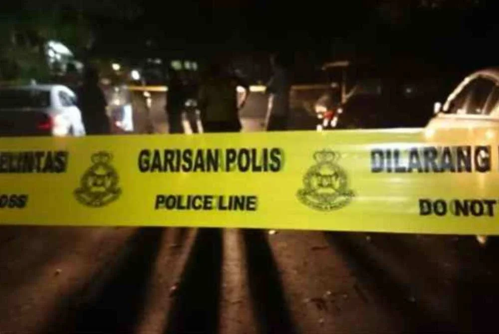 Polis menyelamatkan seorang remaja perempuan berusia 16 tahun dipercayai mangsa eksploitasi seks dalam serbuan di sebuah premis. - Foto hiasan