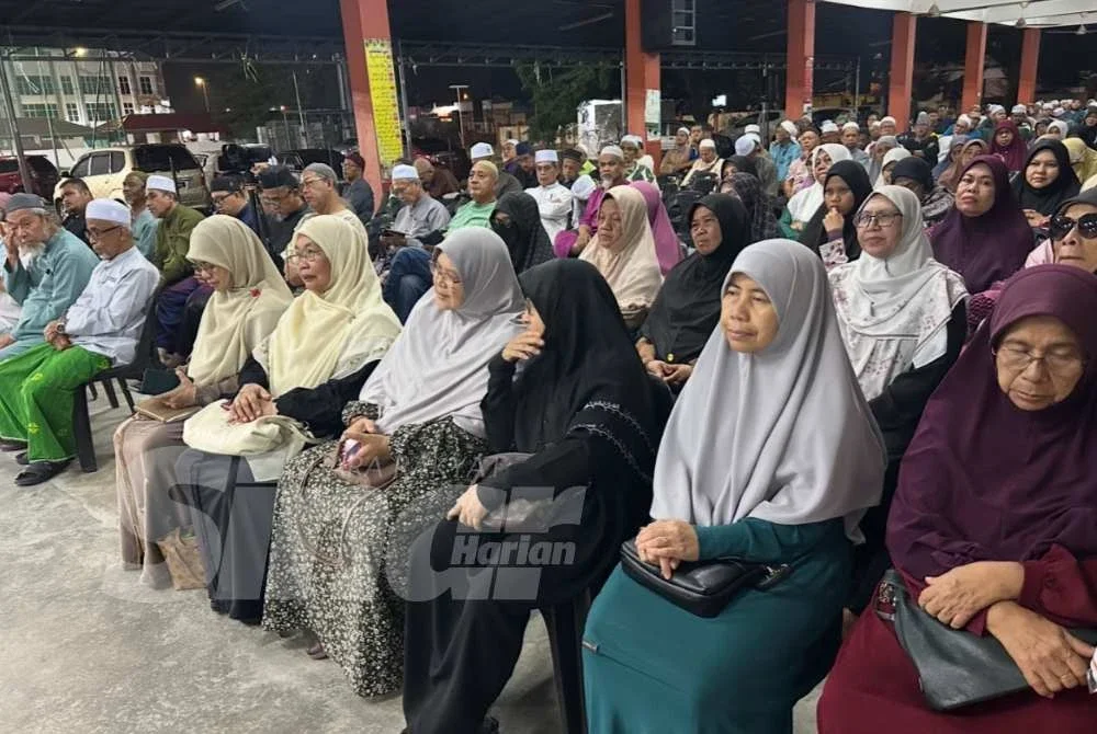 Penyokong Pas yang hadir mendengar ceramah di Pasir Tumboh. Foto SINAR HARIAN/ADILA SHARINNI WAHID
