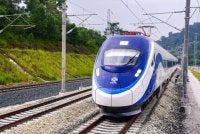Diskaun sebanyak 50 peratus bagi tambang ECRL yang ditawarkan kepada penumpang yang layak menjadikan perkhidmatan transit itu sebagai pilihan pengangkutan yang lebih berpatutan - Foto Bernama