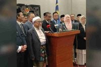 Takiyuddin (tiga kiri) ketika sidang akhbar di Parlimen pada Selasa.