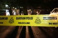 Polis menyelamatkan seorang remaja perempuan berusia 16 tahun dipercayai mangsa eksploitasi seks dalam serbuan di sebuah premis. - Foto hiasan