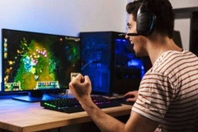 Kerajaan akan meneliti kesesuaian untuk memperluas pelaksanaan eKYC dan pengesahan umur kepada platform permainan dalam talian seperti Roblox. - Gambar hiasan.