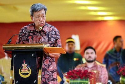 Sultan Sharafuddin Idris Shah berkenan bertitah pada Majlis Jamuan Teh Diraja Bersama Kerabat Diraja Selangor sempena Sambutan Jubli Perak Pemerintahan Sultan Selangor Tahun 2026 di Padang Mahkota, Istana Alam Shah. Foto Bernama