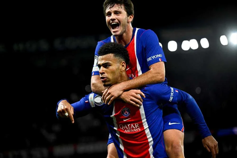 PSG tampil garang untuk menundukkan Barcelona 4-2.