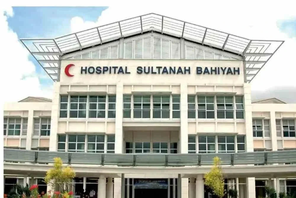 Remaja lelaki berusia 16 tahun yang melecur kira-kira 80 peratus pada seluruh badan akibat insiden renjatan elektrik ketika menyertai perarakan keagamaan di Mergong di sini, meninggal dunia.