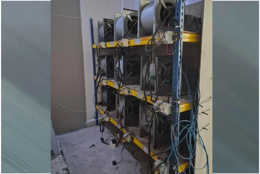 Mesin dipercayai untuk kegiatan perlombongan bitcoin haram ditemui di rumah Noor Shahida (ihsan mangsa).