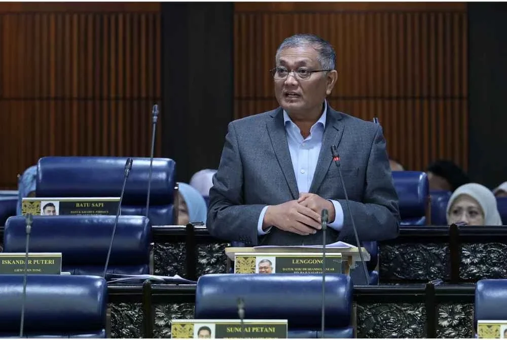Dr Shamsul Anuar Nasarah ketika sesi Pertanyaan-Pertanyaan Bagi Jawab Lisan sempena Mesyuarat Ketiga, Penggal Kelima, Parlimen ke-15 di Bangunan Parlimen hari ini. - Foto: Bernama