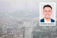 Keadaan jerebu yang menyelubungi ibu negara sehingga menjejaskan jarak penglihatan menyebabkan Menara Berkembar Petronas (KLCC) tidak kelihatan ketika tinjauan pada Ahad. Foto Bernama