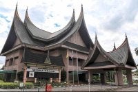 Krisis yang sedang berlaku di Negeri Sembilan diharap segera berakhir. 