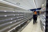 Mogok yang dijalankan di Itali menyebabkan kekurangan barangan di pasar raya. - FOTO: Reuters 