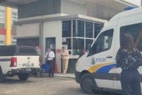 Seorang guru di sebuah sekolah antarabangsa cedera ketika cuba merampas objek tajam yang dibawa seorang pelajar sekolah menengah tanpa kebenaran dalam satu kejadian di sekolah itu pada Rabu.